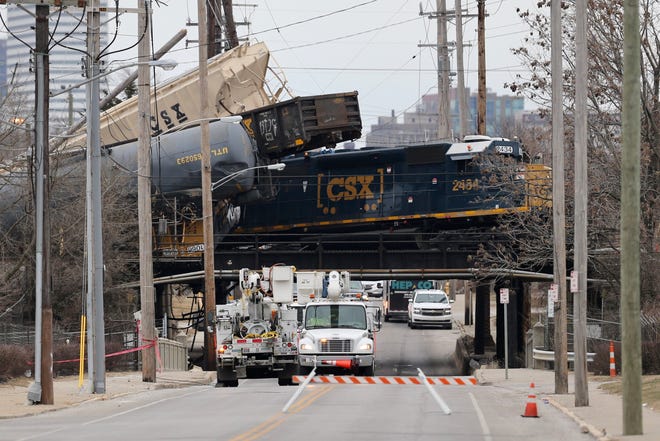 Seven cars derailed on top of the CSX Railroad bridge overtop on Gest Street in Queensgate Sunday morning.
