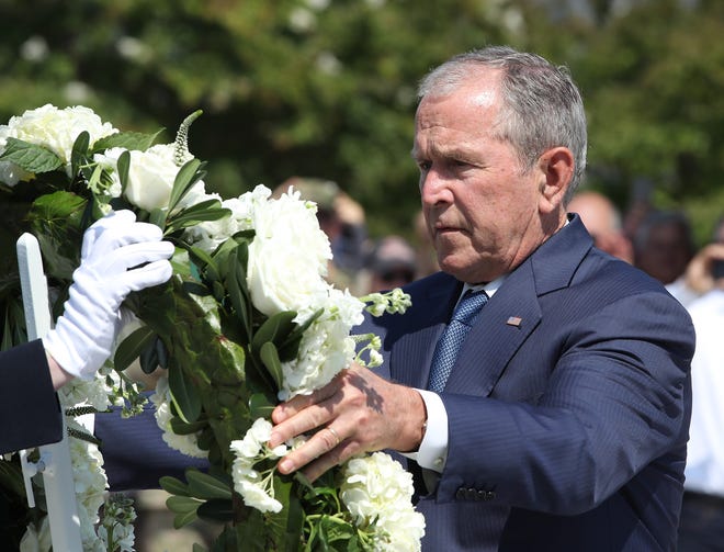 ARLINGTON, VIRGINIA - SEPTEMBER 11: Former U.S. President George W. Bush participates in a wreath-laying ceremony at the 9/11 Pentagon Memorial to commemorate the anniversary of the September 11th terror attacks, on September 11, 2019 in Arlington, Virginia. The nation is marking the 18th anniversary of the terror attacks that took almost 3000 lives.  (Photo by Mark Wilson/Getty Images) ORG XMIT: 775404423 ORIG FILE ID: 1173922445